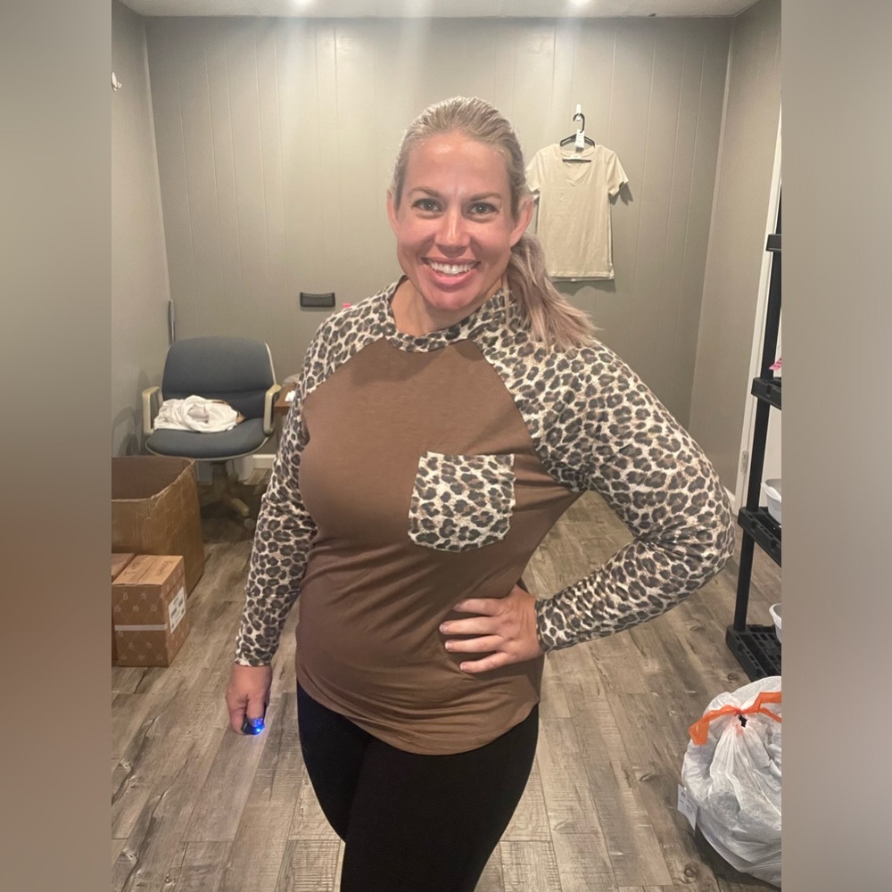 Zenana mocha leopard long sleeve tee